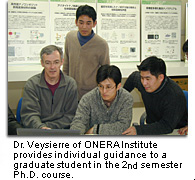 Dr. Veysierre of ONERA Institute provides individual guidance to a graduate student in the 2nd semester Ph.D. course.