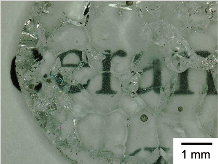 レーザー焼結による透明アルミナ焼結体の例